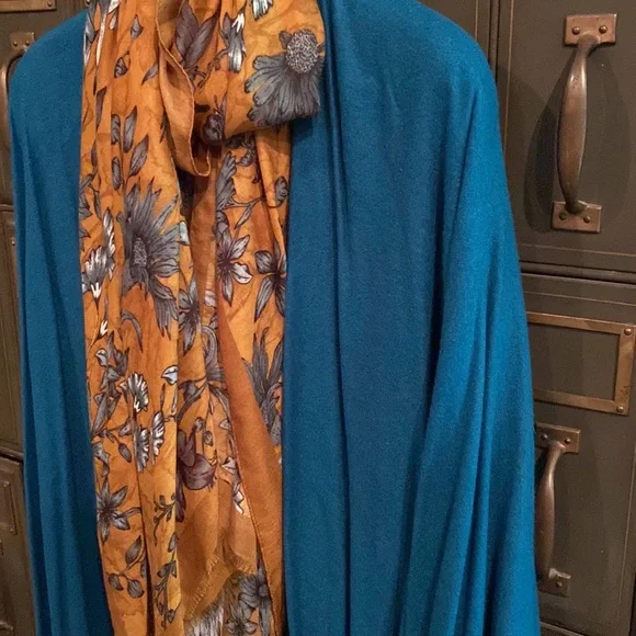 Rayon Cape - Picture 4 of 5